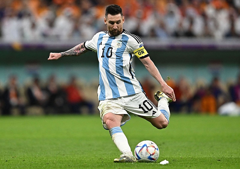 Tiền vệ hộ công xuất sắc nhất Lionel Messi